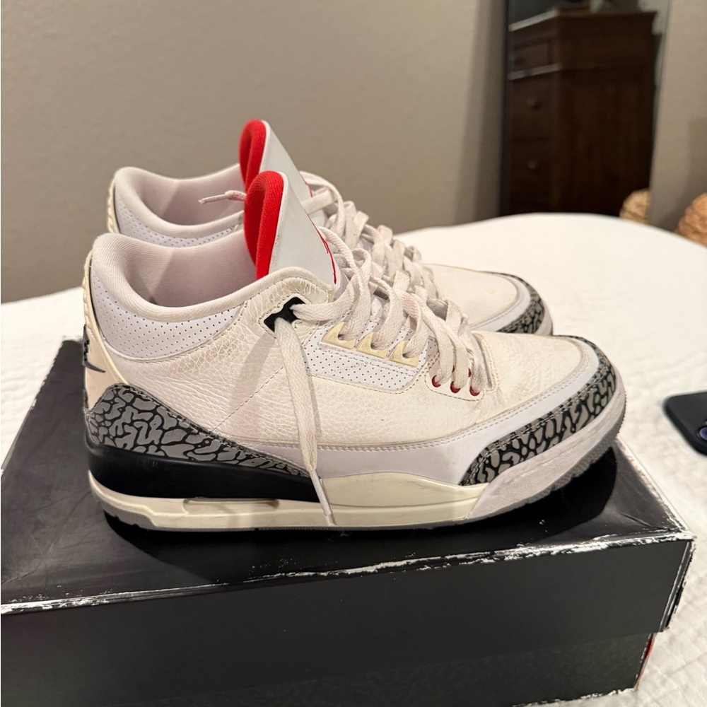Jordan 3 Retro Size 9 - Picture 4 of 7